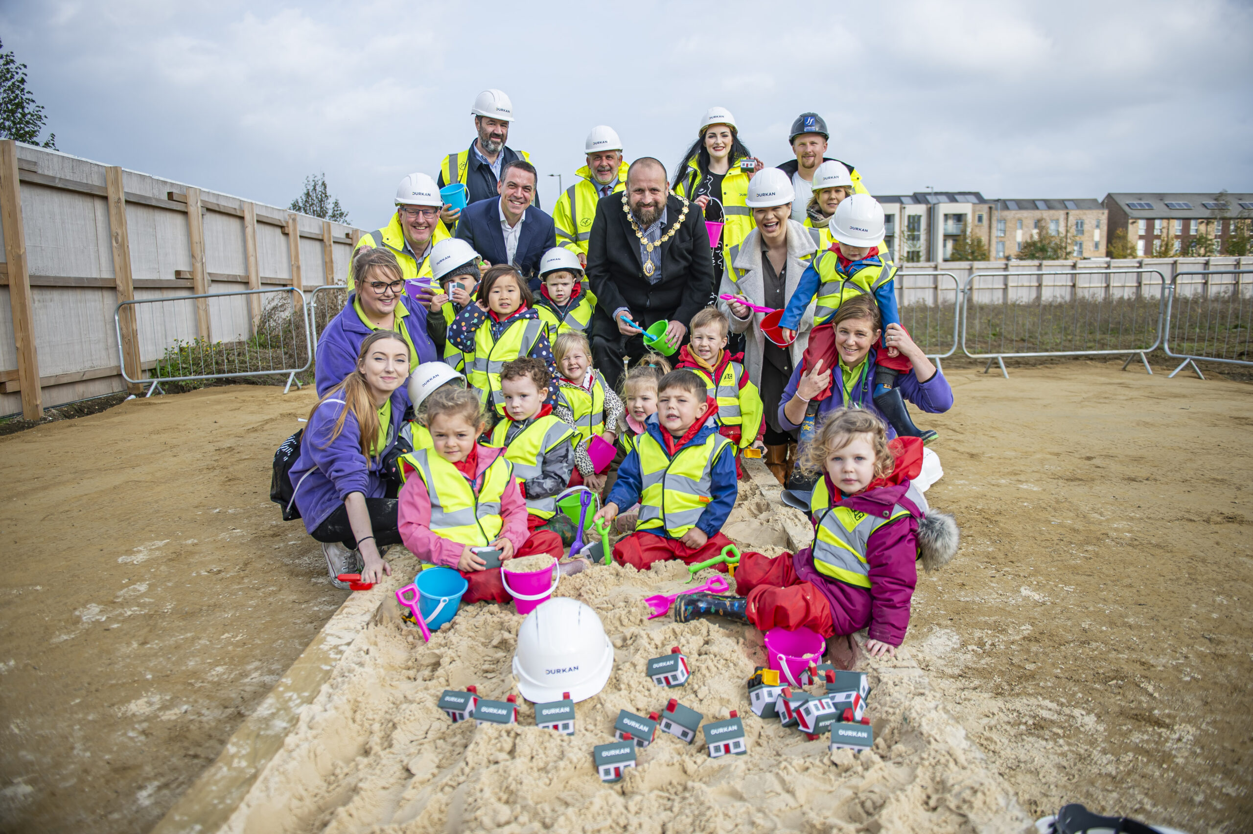 St Neots mayor kicks-off new home construction  with kids’ treasure hunt challenge